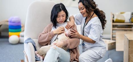 baby's face turns red when breastfeeding