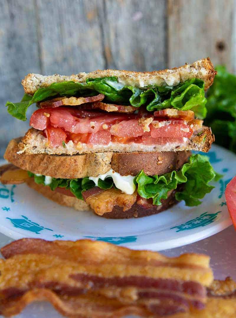 bacon lettuce tomato sandwich calories