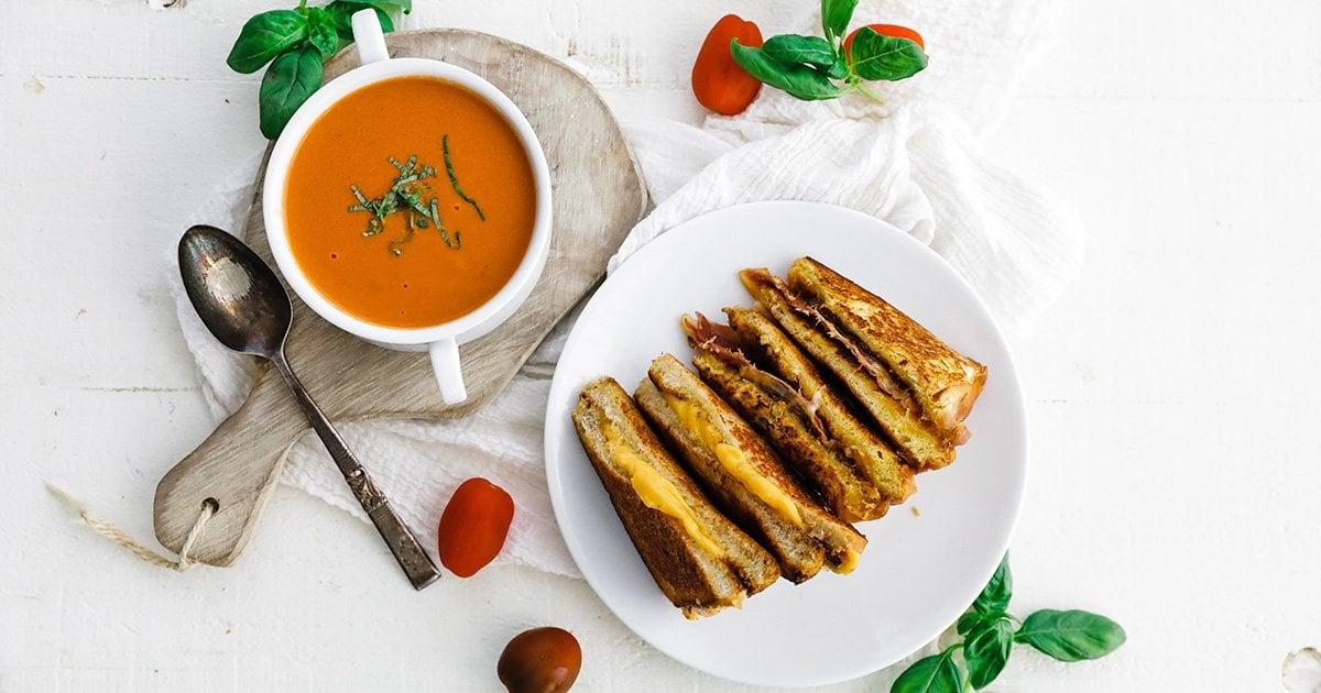 calories in grilled cheese and tomato soup