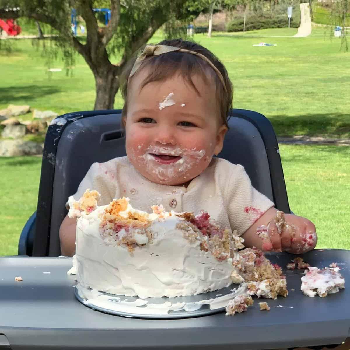 can a 6 month old have cake