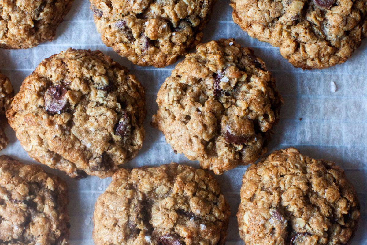 Whole wheat chocolate oat cookies