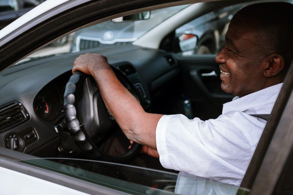 can you drive with a surgical shoe on your right foot