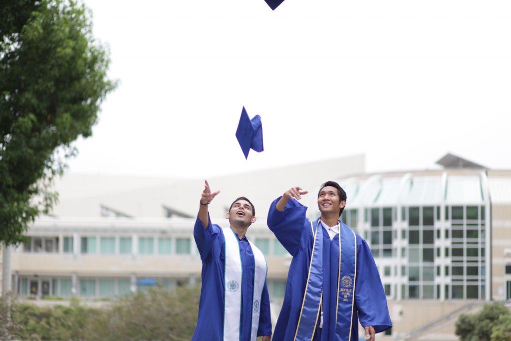 can you wear multiple stoles for graduation