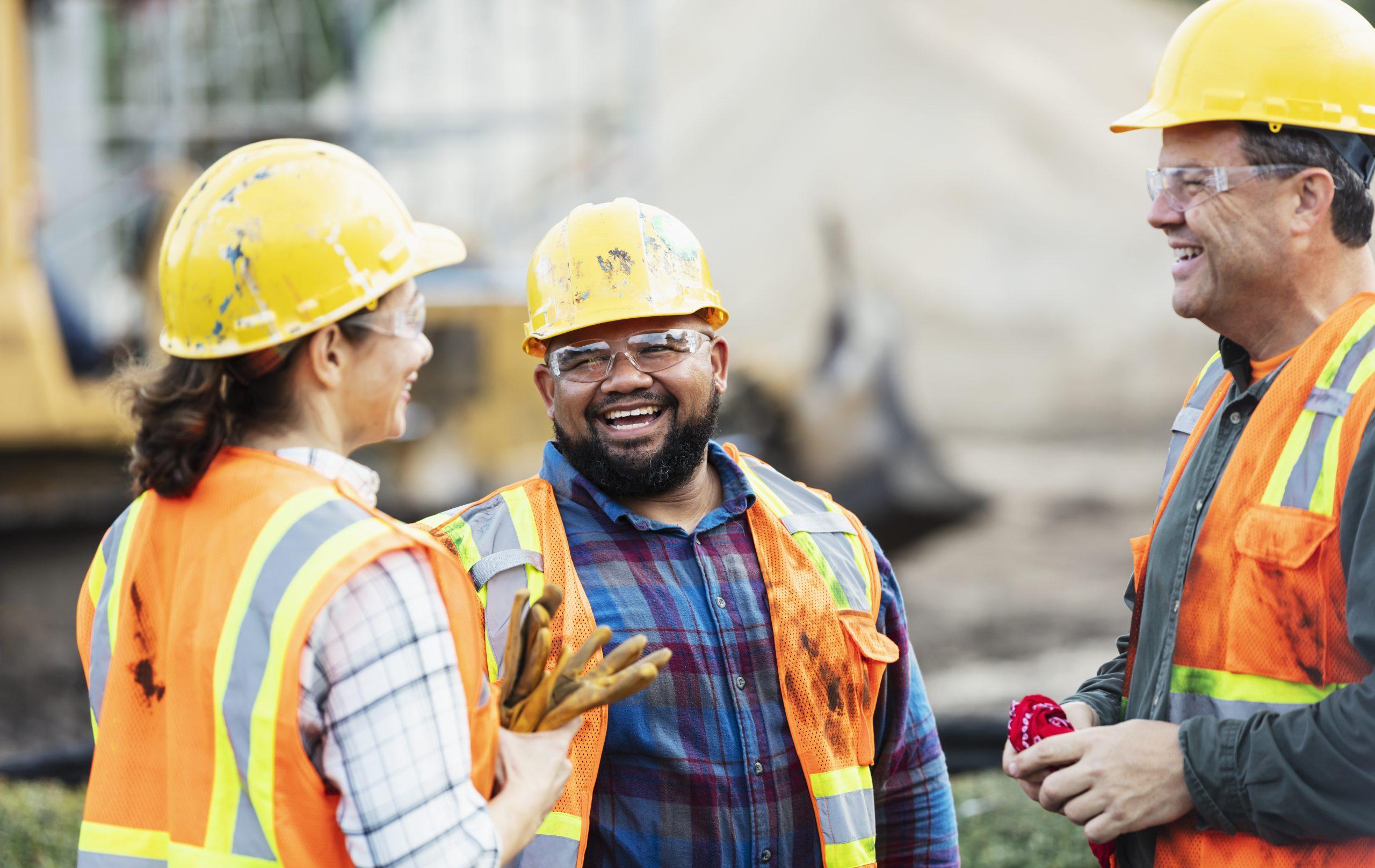 Equipo de protección personal para la prevención. Cascos para la construcción