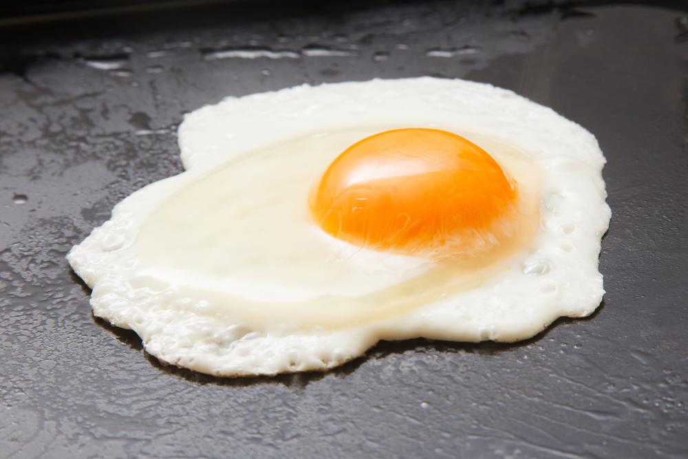 is boiling an egg a physical or a chemical change?