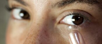 What Are the Effects of Wearing One Contact Lens?