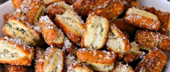 Easy Garlic Parmesan Pretzels