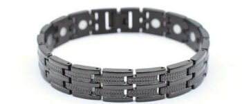 Do titanium bracelets provide pain relief