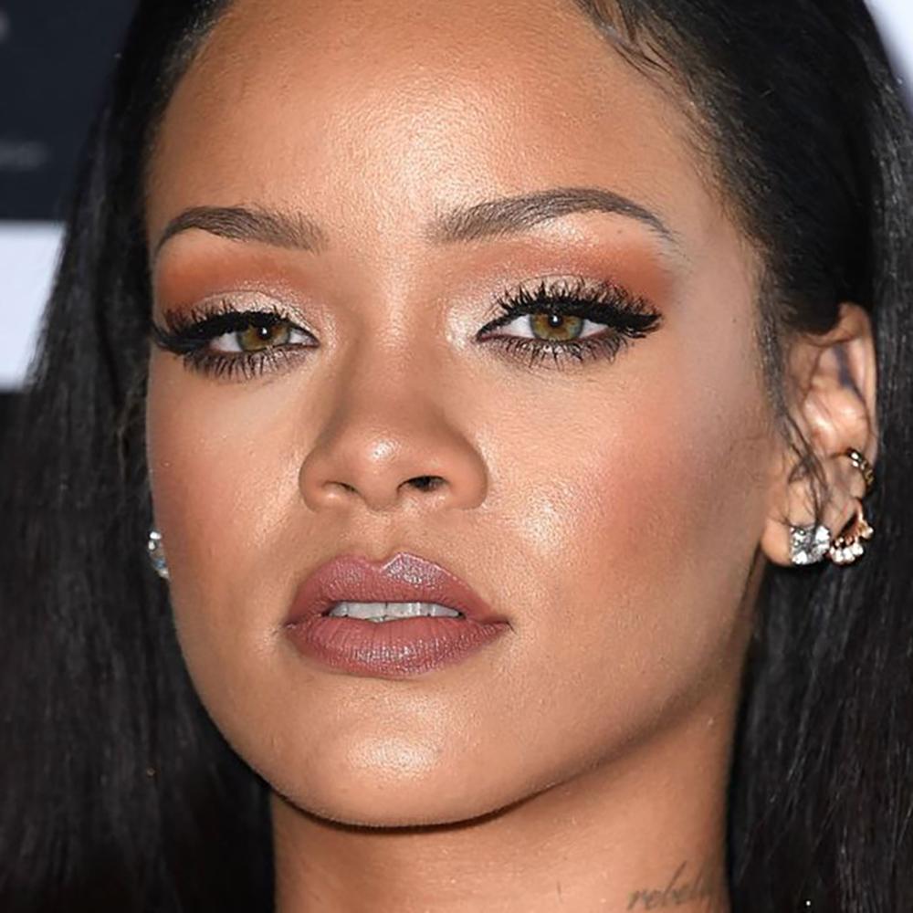 what color is rihanna's eyes