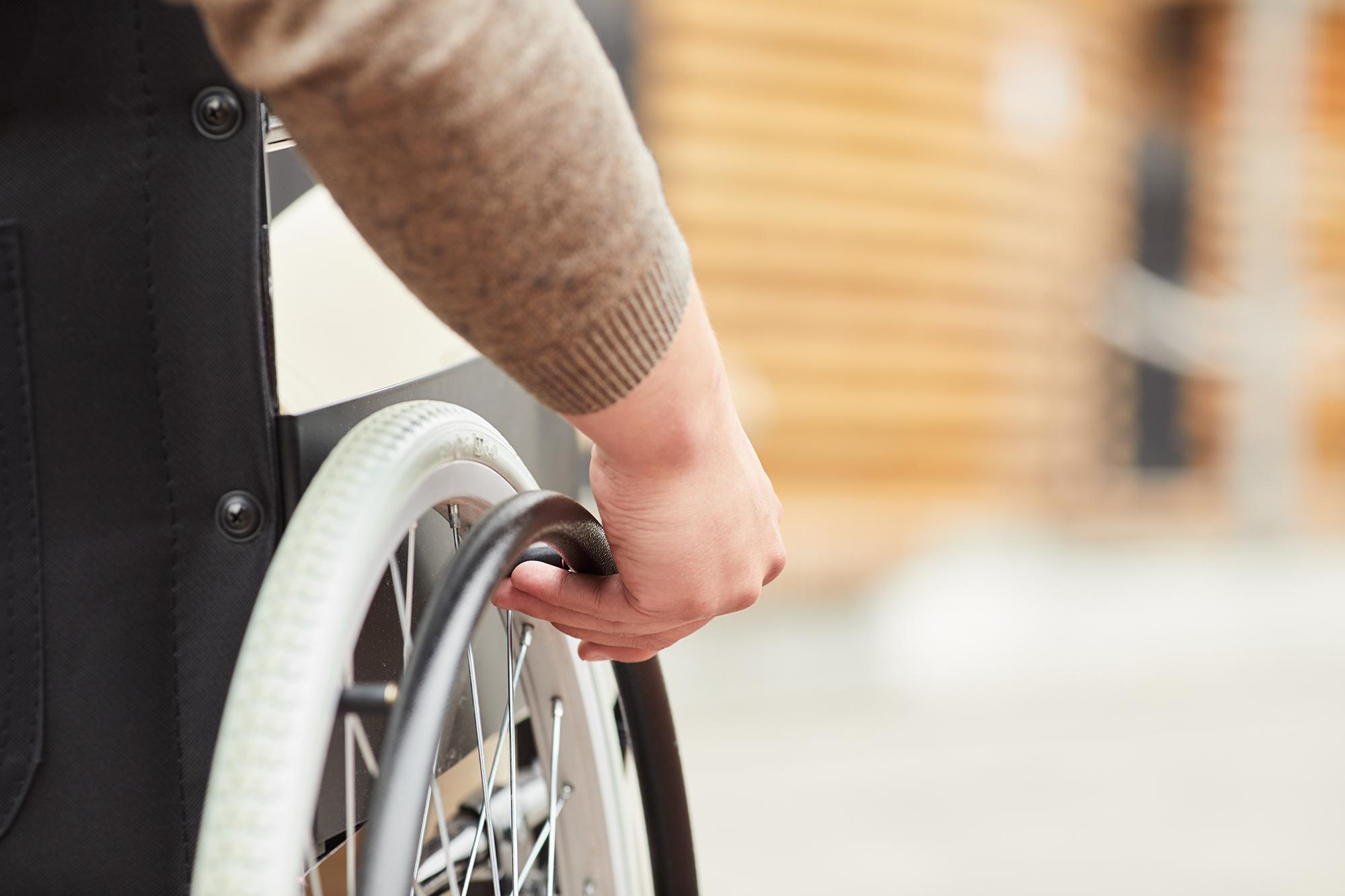 what's the difference between a paraplegic and a quadriplegic