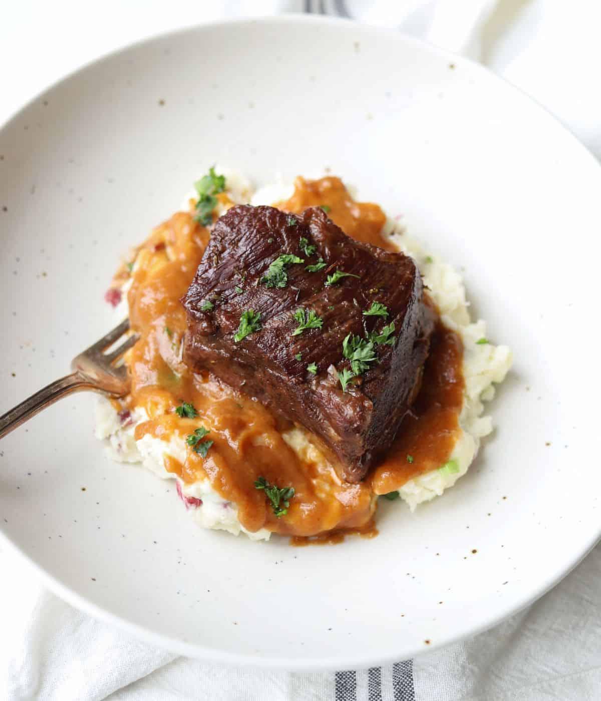 boneless beef short ribs calories