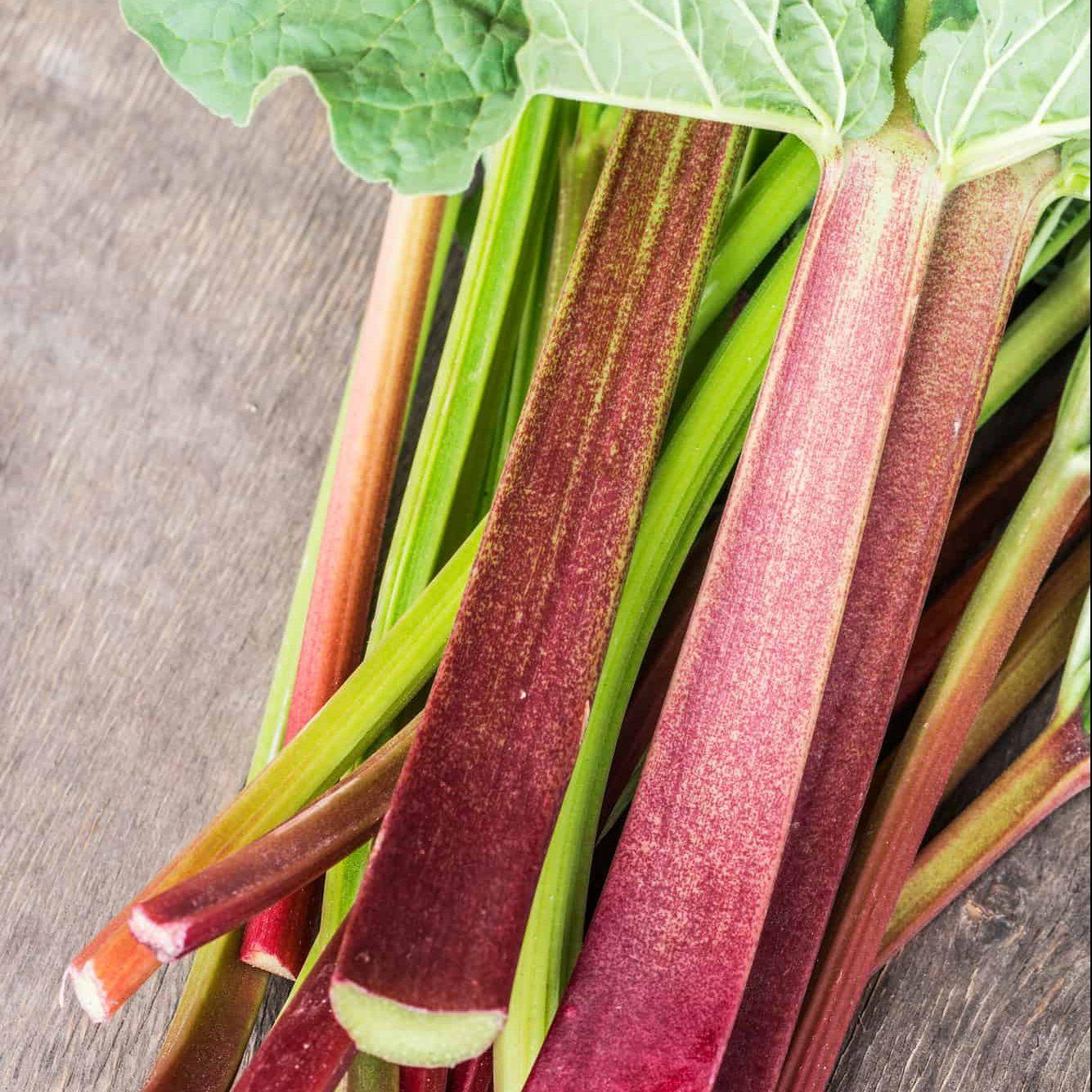 can chickens eat rhubarb stalks