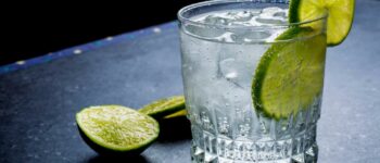 What's the Difference Between Soda Water vs. Club Soda vs. Sparkling Water vs. Tonic Water?