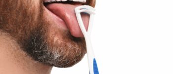 How to clean tongue scrapers