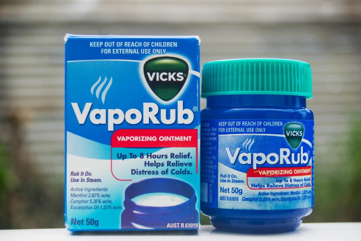 how to get vicks out of eyes