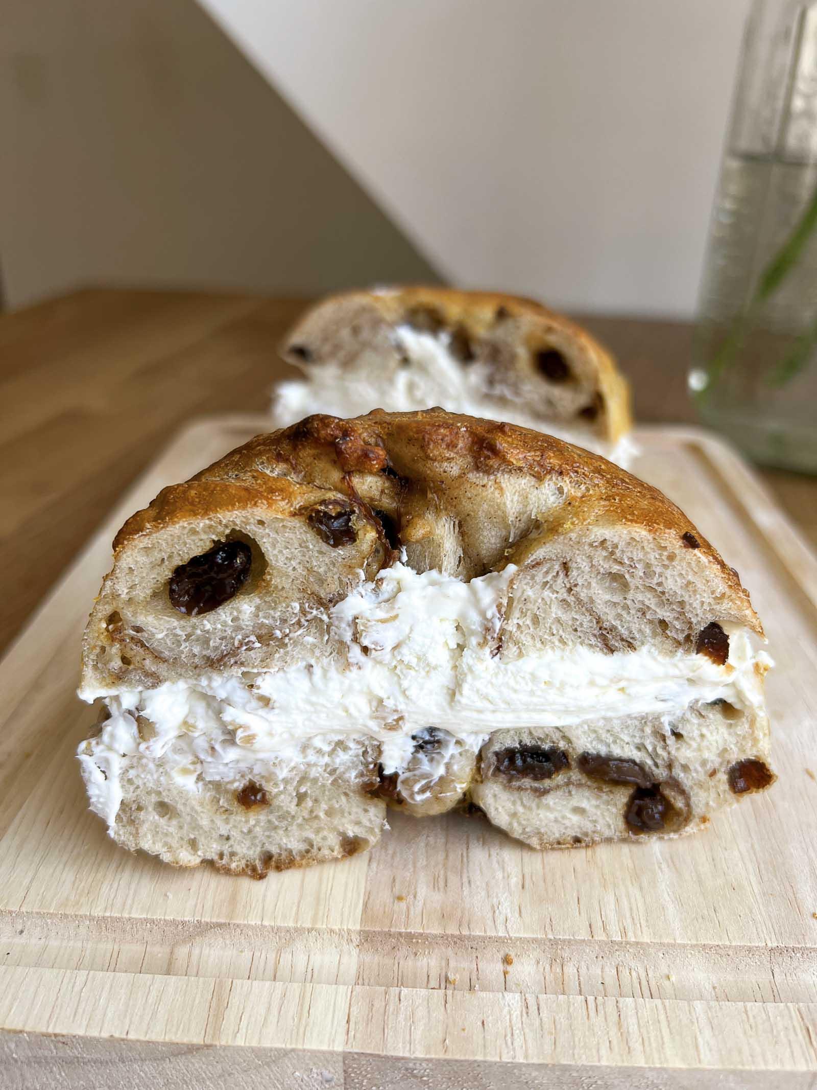 raisin bagel with cream cheese calories