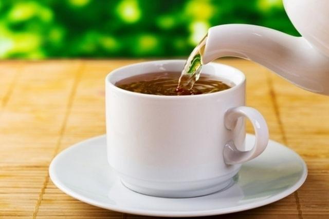 té de limón para la tos