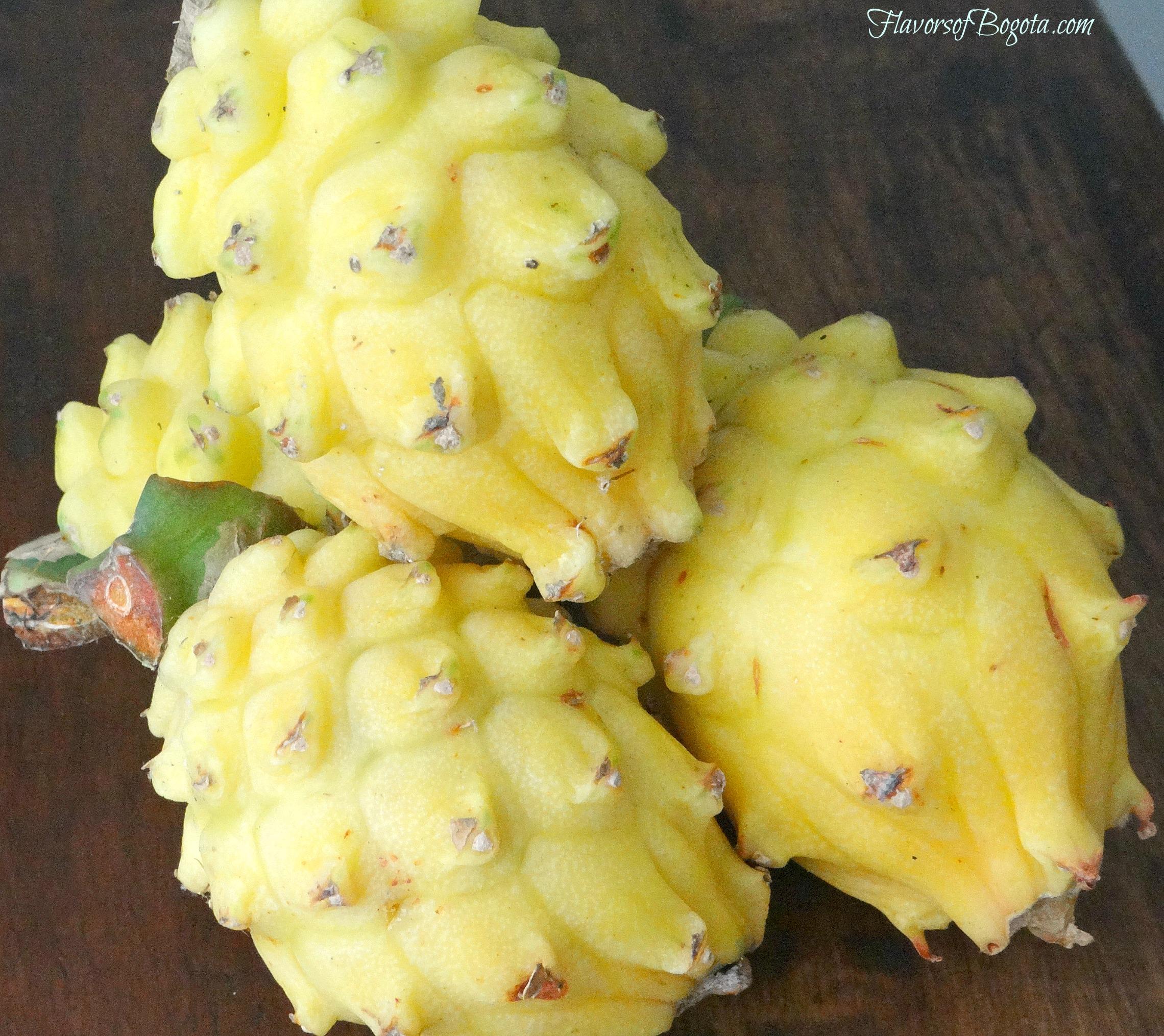 Fruits in Colombia: Pitaya